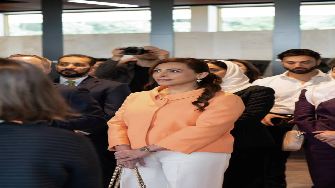 بدور القاسمي تفتتح معرض “الخراريف برؤية جديدة” في وارسو